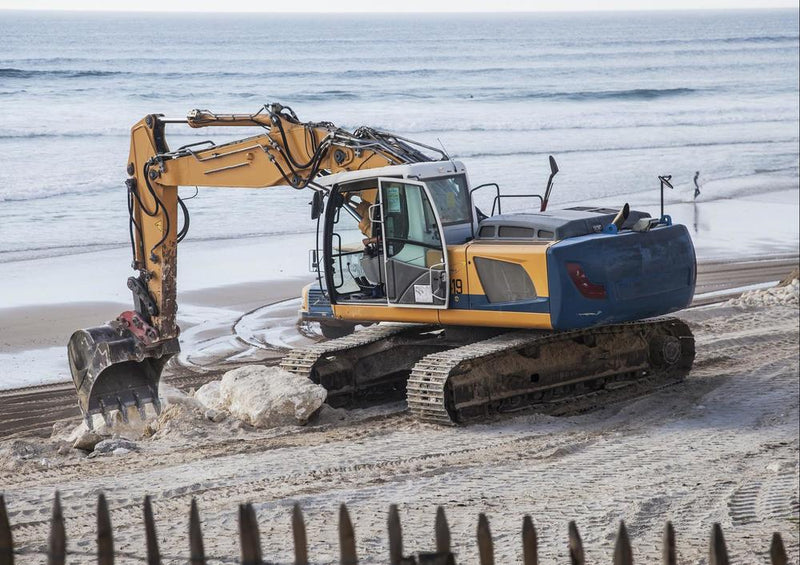 20980 Reisen - Bagger am Strand