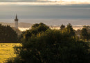 22006 Reisen - Kirchturm im Morgennebel