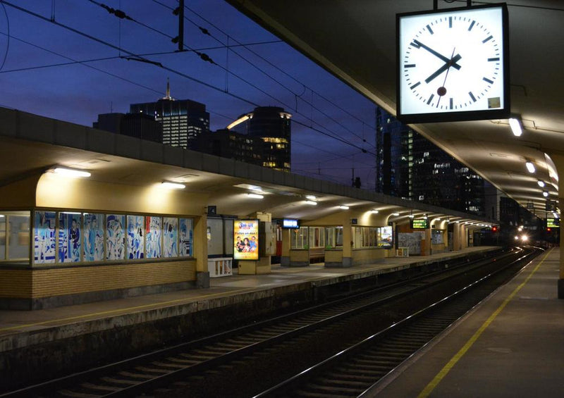 17660 Orte - Bahnhof bei Nacht